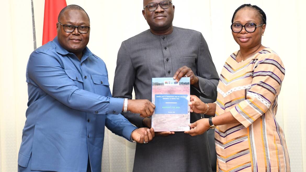 Gouvernance extractive : le Comité de pilotage de l’ITIE-Burkina Faso remet officiellement le Rapport ITIE 2024 au ministre de l’Économie et des Finances
