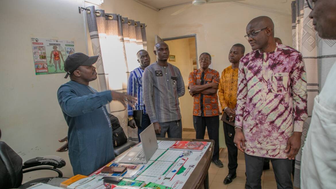 Visite du ministre de l’Énergie, des Mines et des Carrières à l’ONG ORCADE